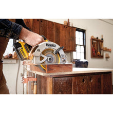 Load image into Gallery viewer, Dewalt 20V MAX 7-1/4" Brushless XR® Circular Saw Kit with 5AH Battery