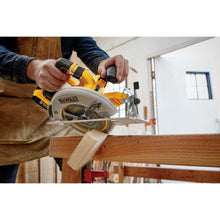 Load image into Gallery viewer, Dewalt 20V MAX 7-1/4" Brushless XR® Circular Saw Kit with 5AH Battery