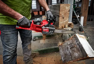 Milwaukee M18 Fuel 16" Chainsaw Kit