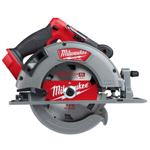 Load image into Gallery viewer, Milwaukee® M18 FUEL™ 7-1/4&quot; Circular Saw Kit
