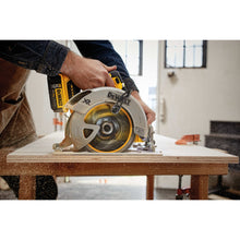 Load image into Gallery viewer, Dewalt 20V MAX 7-1/4&quot; Brushless XR® Circular Saw Kit with 5AH Battery
